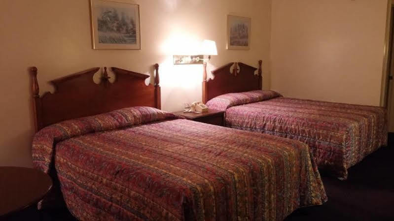 巴兹敦 老巴德斯敦旅馆汽车旅馆 外观 照片